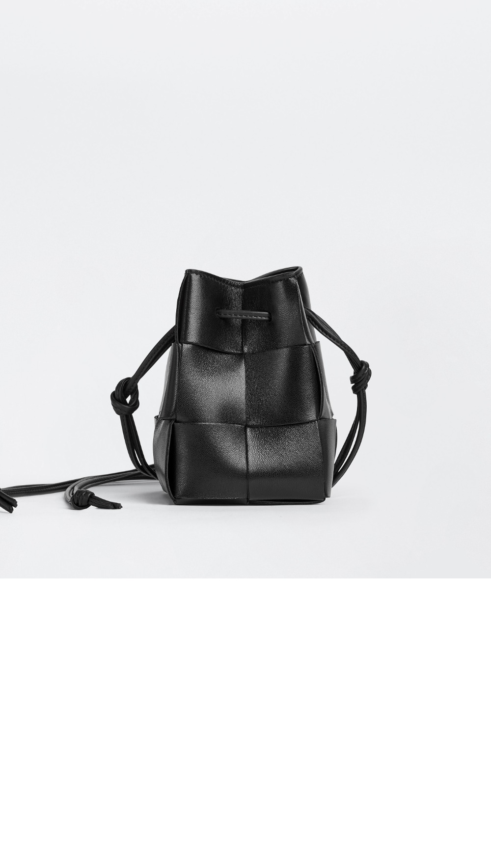 카세트 미니 크로스바디 버킷백 680217 > Cassette - 카세트