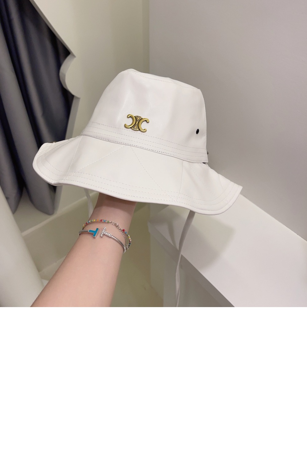 선캡 2A7UB4 > 셀린느