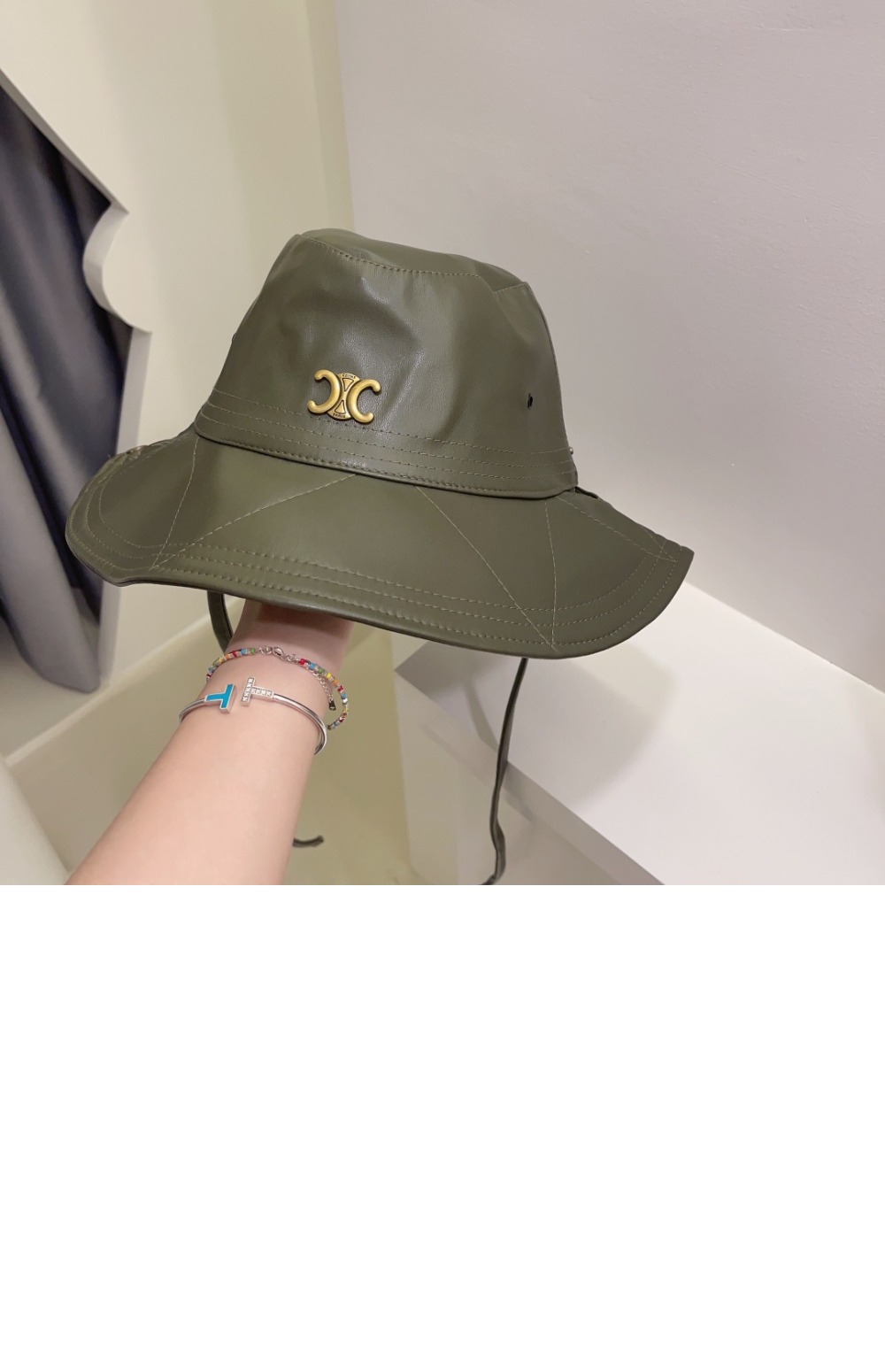 선캡 2A7UB4 > 셀린느