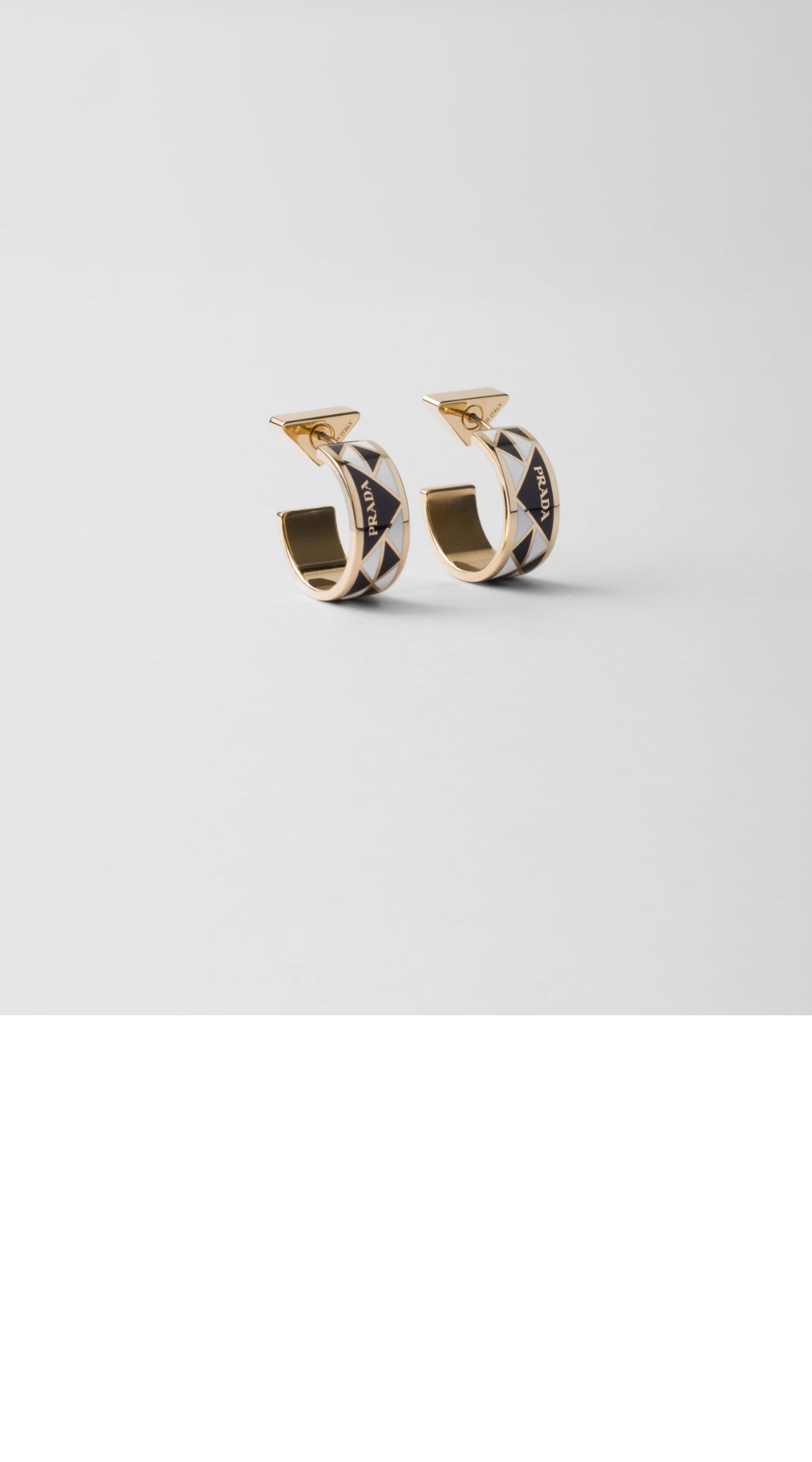 에나멜 메탈 귀걸이 1IO086 > 프라다
