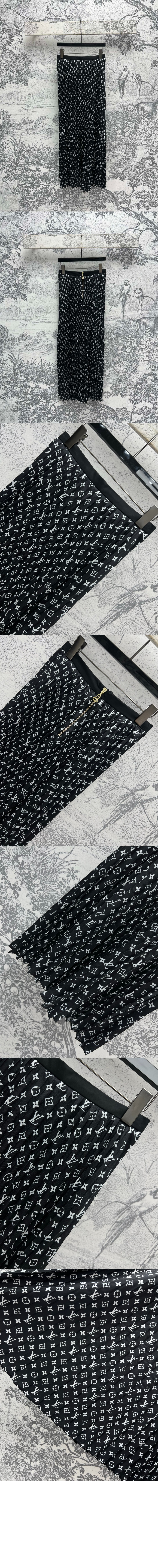 스트라이프 액센트 모노그램 플리티드 스커트 > Etc - 기타제품