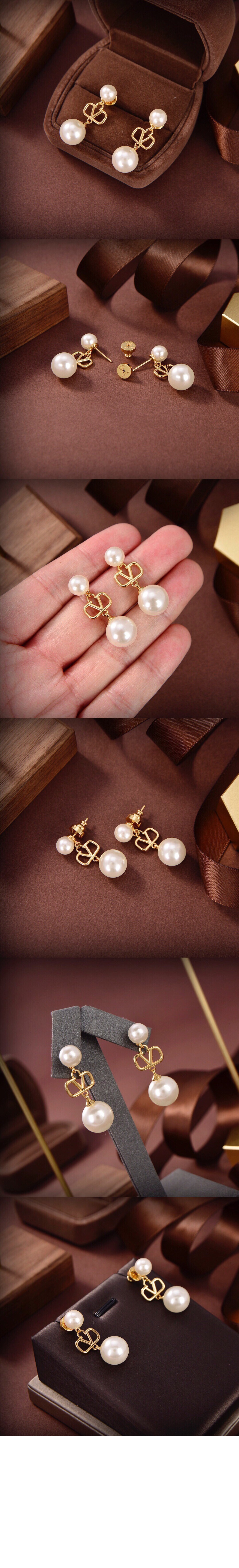 크리스털 장식 브이로고 시그니처 이어링 > 발렌티노