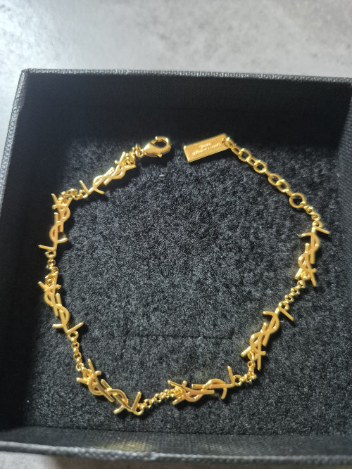 메탈 소재의 CASSANDRE 멀티 참 브레이슬릿 757664 &amp;gt; 생로랑