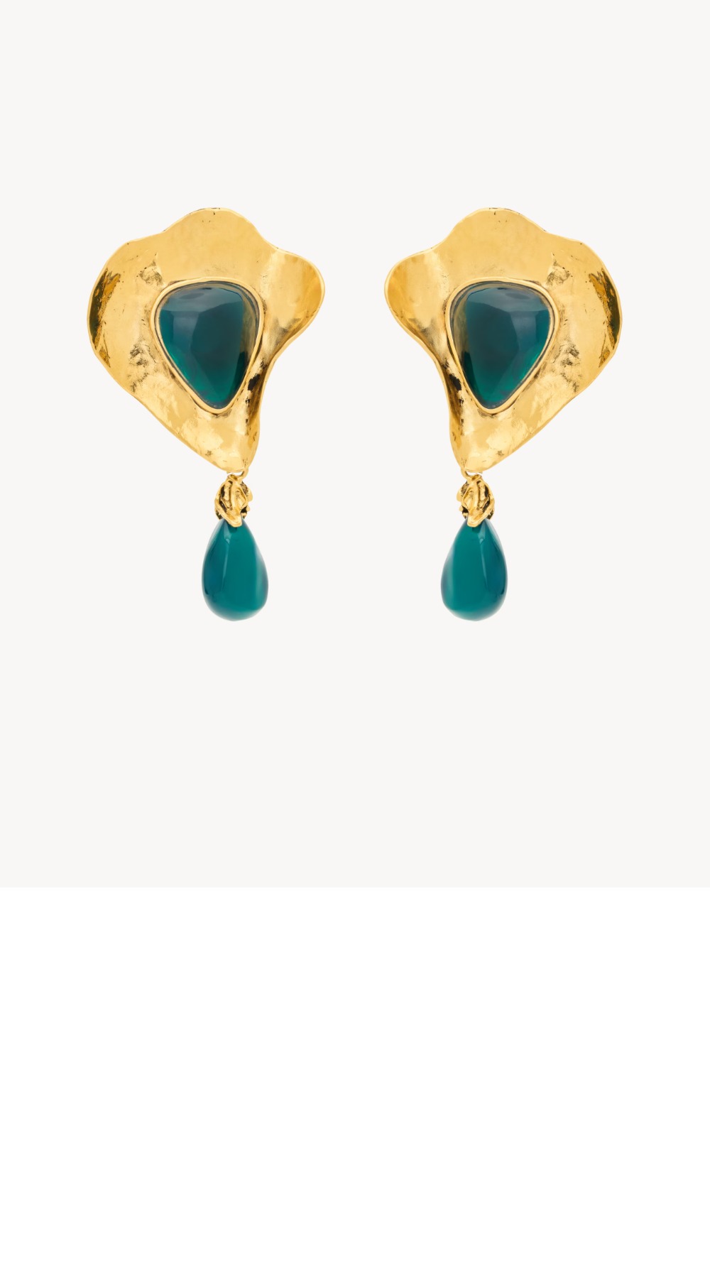 레진 및 메탈 소재 페탈 펜던트 이어링 830949 > 생로랑