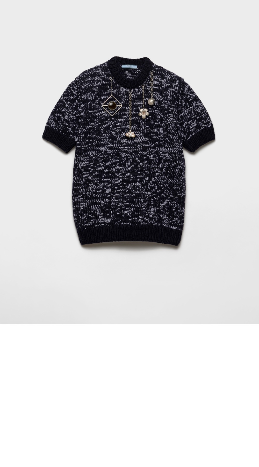 쇼트 슬리브 울 스웨터 펜던트 장식 > 프라다