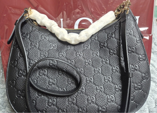 GG 엠블럼 미디엄 숄더백 820453 &amp;gt; GG Emblem - GG 엠블럼