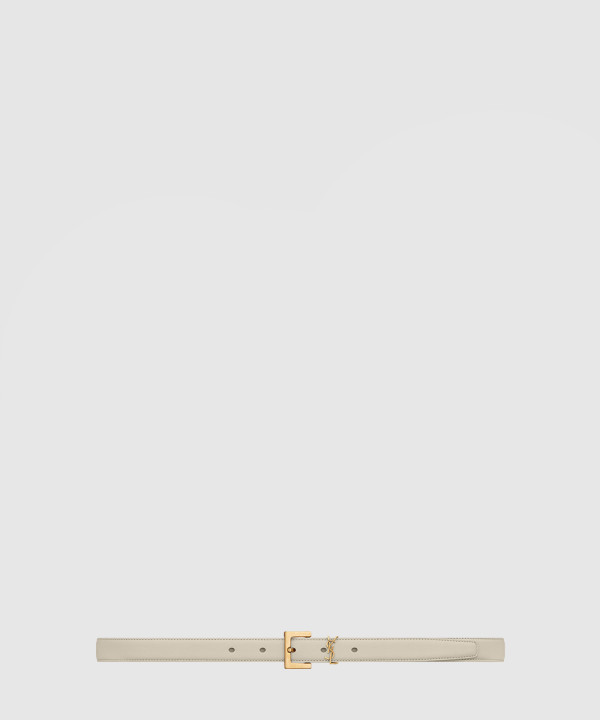 래커 처리된 가죽 소재의 CASSANDRE 스퀘어 버클 장식 얇은 벨트 554465