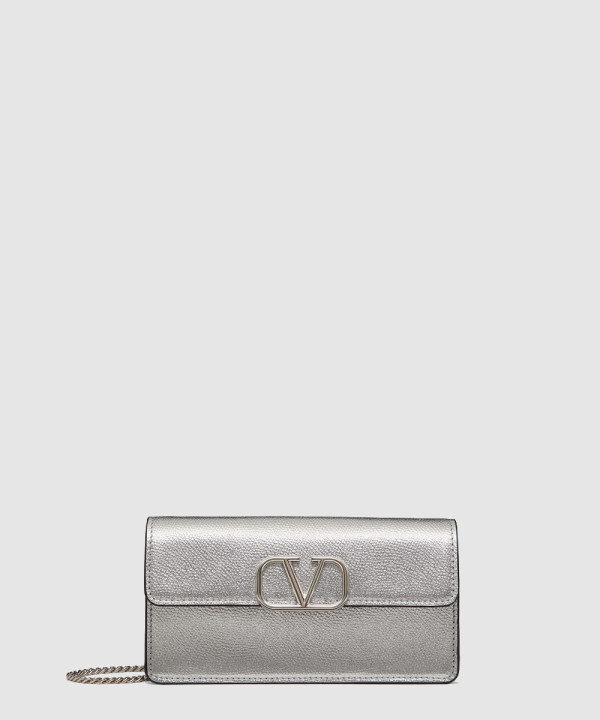 VLogo 시그니처 메탈릭 그레인 카프스킨 체인 지갑