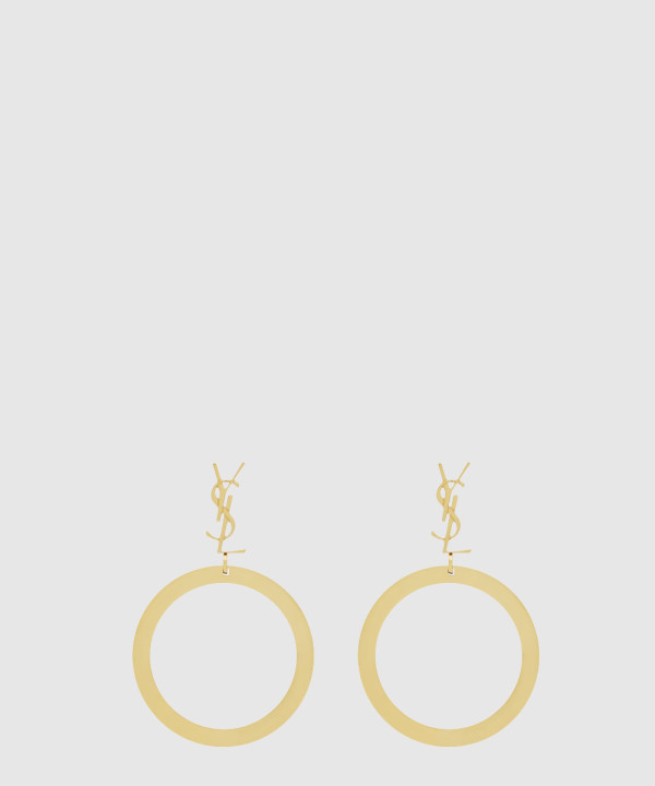 메탈 소재의 CASSANDRE 펜던트 후프 이어링 784142