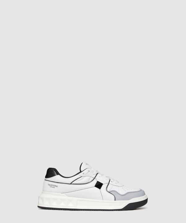 나파 가죽 원 스터드 로우탑 스니커즈 WY2S0E